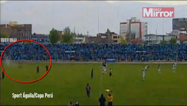 Petir Sambar Pesepakbola Peru Saat Laga Berlangsung